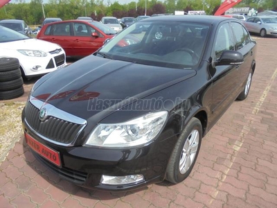 SKODA OCTAVIA 1.6 Ambiente TEMPOMAT T RADAR SZ KŐNYV ALUFELNI VONÓHROG