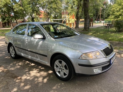 SKODA OCTAVIA 1.6 Elegance Friss Műszaki