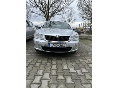 SKODA OCTAVIA Combi 1.6 Clever