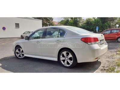 SUBARU LEGACY 2.0 D Sport gyöngyház fehér