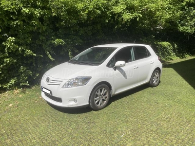 TOYOTA AURIS 1.33 Style