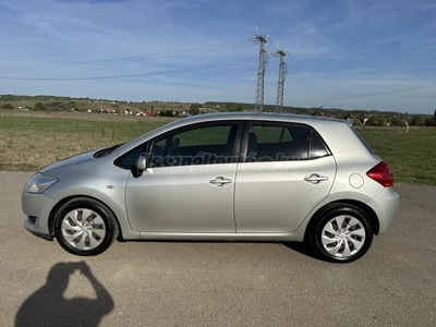 TOYOTA AURIS 1.4 D-4D 13ÉVE 1 TULAJ/KARBANTARTOTT/ÚJ FÉKEK/ÚJ GUMIK/