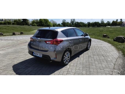 TOYOTA AURIS 1.6 Lounge Megkímélt állapot. garantált km