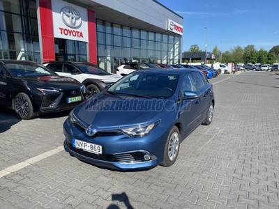 TOYOTA AURIS 1.8 HSD Executive (Automata) Megkímélt nagyon szép állapotban! Téli-Nyári kerékszett az árban!