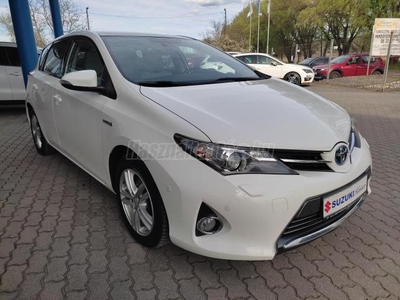 TOYOTA AURIS 1.8 HSD Sol (Automata) Panoráma tető. Bőr belső