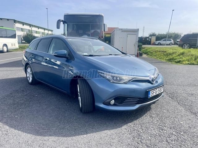 TOYOTA AURIS Auris 1.8HSD Skyview