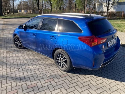 TOYOTA AURIS Touring Sports 1.33 Live Plus Egyedi szín. friss műszaki