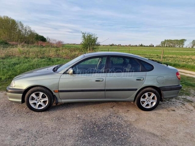 TOYOTA AVENSIS 1.6