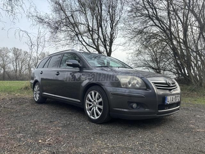 TOYOTA AVENSIS 2.2 D-CAT Sol Executive