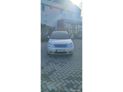 TOYOTA AVENSIS VERSO 2.0