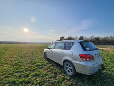 TOYOTA AVENSIS VERSO 2.0 D-4D