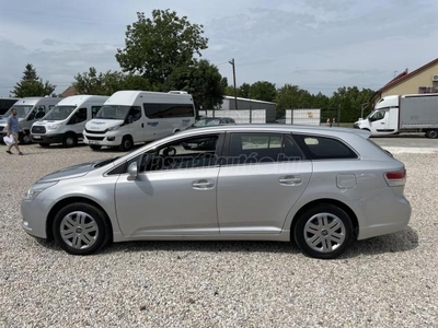 TOYOTA AVENSIS Wagon 2.0 D-4D