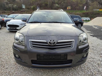 TOYOTA AVENSIS Wagon 2.0 D-4D SZERVIZKÖNYV-NAVIGÁCIÓ-TEMPOMAT-2 ZÓNÁS KLÍMA-17'' ALUFELNI