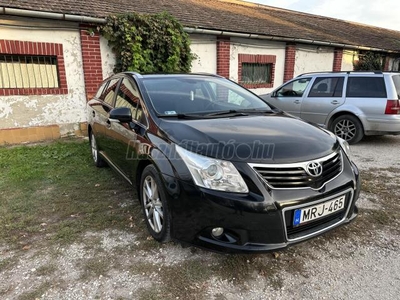 TOYOTA AVENSIS Wagon 2.2 D-4D Executive (Automata)