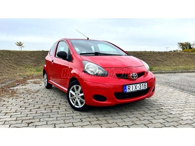 TOYOTA AYGO 1.0 Blue VÉGIG VEZETETT SZERVIZKÖNYV-ALUKERÉK-KÉT GYÁRI KULCS-4 LÉGZSÁK