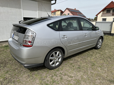 TOYOTA PRIUS 1.5 HSD Smart