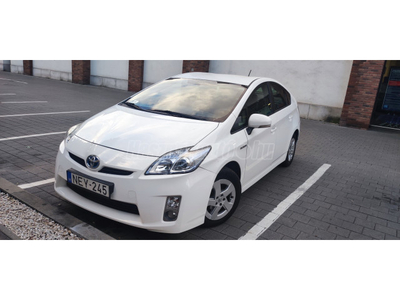 TOYOTA PRIUS 1.8 HSD(Automata)