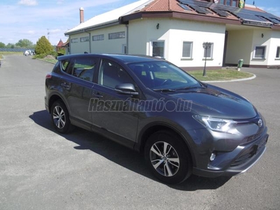 TOYOTA RAV 4 Rav4 2.0 D-4D Executive 2WD Vezetett szervizkönyv.Kamera