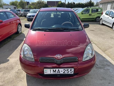 TOYOTA YARIS 1.0 Linea Luna ELSŐ TULAJDONOSTÓL.SZERVÍZKÖNYVES