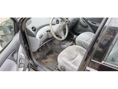 TOYOTA YARIS 1.3 Linea Sol