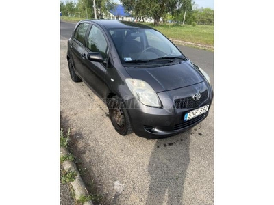 TOYOTA YARIS 1.3 Sol AC