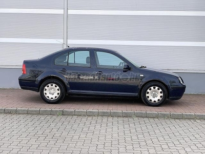 VOLKSWAGEN BORA 1.6 Comfortline MAGYAR! VÉGIG VEZETETT SZERVIZKÖNYV! FRISS MŰSZAKI!