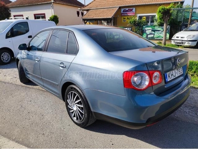 VOLKSWAGEN JETTA 1.6 Comfortline MEGBÍZHATÓ 1.6 SZÍVÓ BENZINES 102LE. ROZSDAMENTES. ÚJ GUMIK