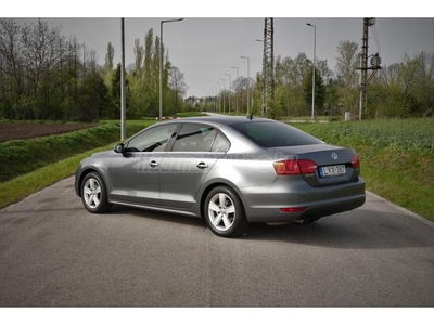 VOLKSWAGEN JETTA VI 1.4 TSI Highline