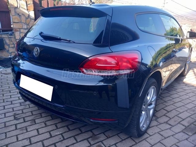 VOLKSWAGEN SCIROCCO 2.0 CR TDI D.KLÍMA - PDC - SZERVIZKÖNYV