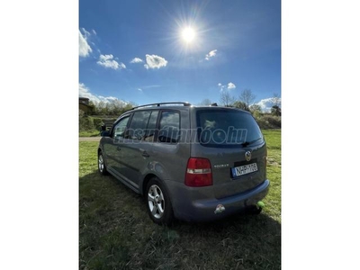 VOLKSWAGEN TOURAN 1.6 FSI