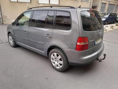 VOLKSWAGEN TOURAN 1.9 PD TDi Highline