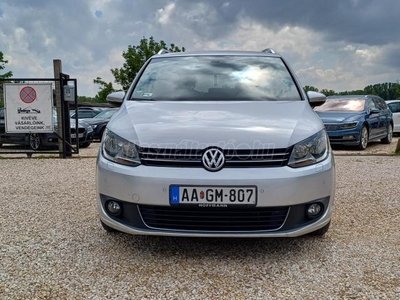 VOLKSWAGEN TOURAN 2.0 CR TDI LIFE LINE. Szervizköny!