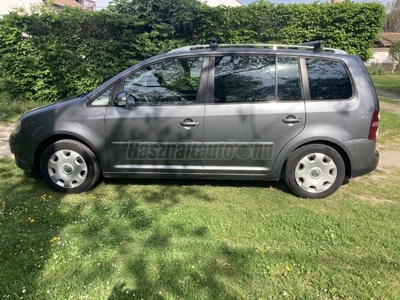 VOLKSWAGEN TOURAN 2.0 PD TDI Highline +Alufelni nyárigumival. tetőcsomagtartó