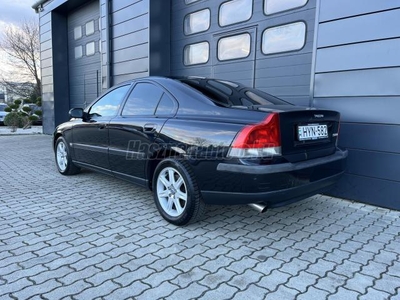 VOLVO S60 2.0 T SZERVIZKÖNYV / MAGYARORSZÁG-i / KLÍMA / ÜLÉSFŰTÉS / TEMPOMAT