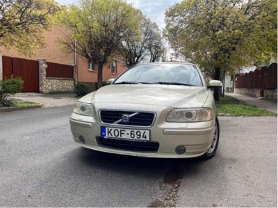 VOLVO S60 2.4 D5 Momentum Geartronic