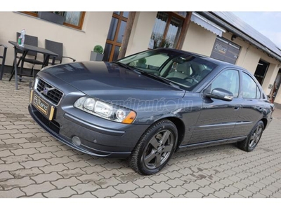 VOLVO S60 2.4 D5 Momentum Geartronic Mo-i - MÁRKASZERVIZES - TÖRÉSMENTES - NAGYSZERVIZ UTÁN!