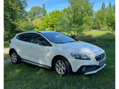 VOLVO V40 1.6 D [D2] Momentum Cross Country M - MAGÁNSZEMÉLYTŐL