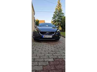 VOLVO V40 1.6 T3 Summum R-Design