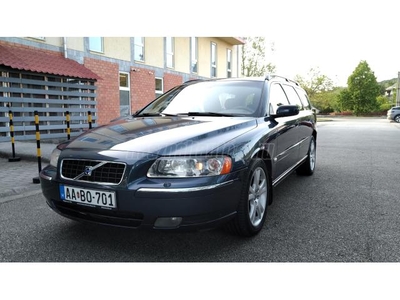 VOLVO V70 2.4 D [D5] AWD Summum Geartronic