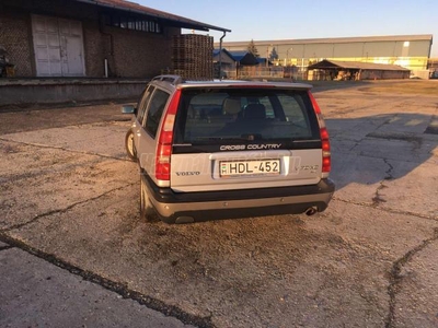 VOLVO V70 2.5 T XC Cross Country