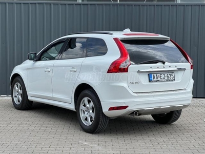 VOLVO XC60 2.0 D [D3] Summum Geartronic FWD