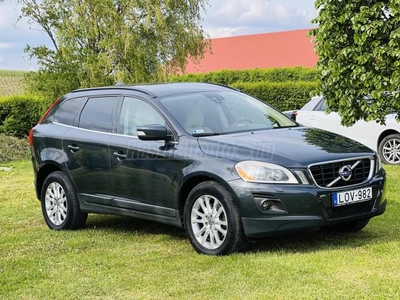 VOLVO XC60 2.4 D [D5] Momentum Geartronic