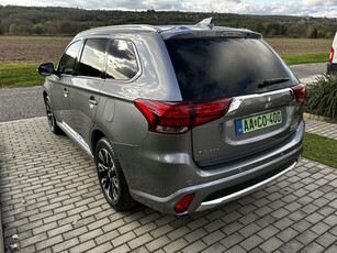 OUTLANDER 20-PHEV-INSTYLE-NAVI-4WD-CVT-EU6