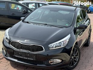 KIA CEE'D 1.6 GDI LX Vezetett Szervízkönyv.Temp...