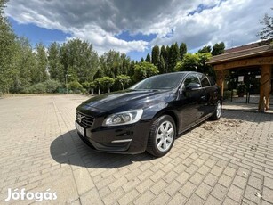 Volvo V60 2.0 D [D4] Kinetic Geartronic