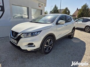 Nissan Qashqai 1.3 DIG-T N-Connecta Szervizköny...