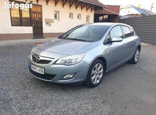 Opel Astra J 1.4 Sport Friss szervíz - szervízk...