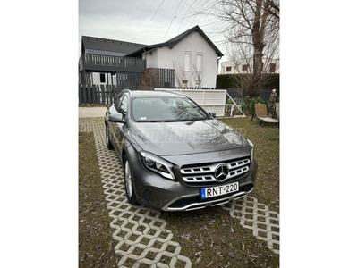 MERCEDES-BENZ GLA 180 7G-DCT