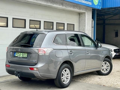 MITSUBISHI OUTLANDER 2.0 PHEV Instyle Navi 4WD CVT 3 év Garancia - Karambol mentes - Leinformálható