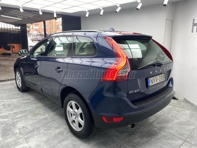 VOLVO XC60 2.0 D [D4] Momentum FWD